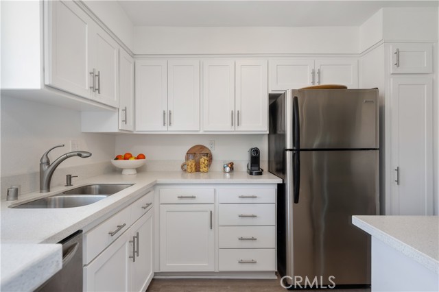 555 Esplanade, Redondo Beach, California 90277, 2 Bedrooms Bedrooms, ,2 BathroomsBathrooms,Residential,For Sale,Esplanade,SB25176397