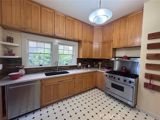 4115 S Carolina Street, San Pedro CA: https://media.crmls.org/medias/f2bdff24-0a38-48ef-a8c3-1b201f34b590.jpg