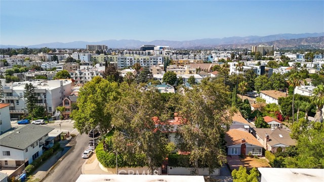 11159 La Maida Street, North Hollywood CA: https://media.crmls.org/medias/f2be7a53-e0fa-4ee8-a1f2-3204f4bb8bed.jpg