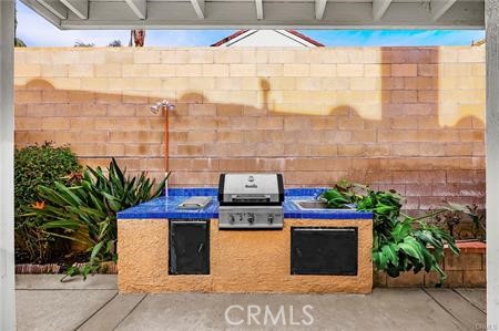 https://media.crmls.org/medias/f2be8011-7e53-4180-9c71-b45d2b2c4f5a.jpg?preset=X-Large