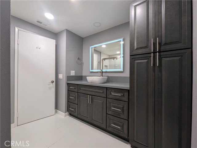 Detail Gallery Image 13 of 30 For 130 S Waterwheel Way #35,  Orange,  CA 92869 - 4 Beds | 2/1 Baths