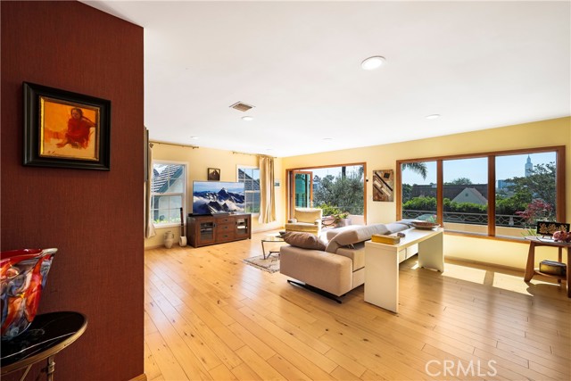 Detail Gallery Image 48 of 56 For 10707 Rochester, Los Angeles,  CA 90024 - 3 Beds | 3 Baths