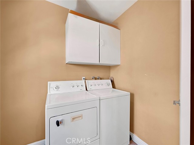 Detail Gallery Image 9 of 25 For 9527 Oso Ave, Chatsworth,  CA 91311 - 5 Beds | 3 Baths