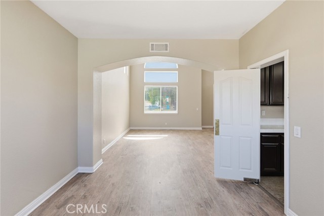 Detail Gallery Image 15 of 52 For 7325 Round Hill Dr, Lancaster,  CA 93536 - 5 Beds | 3 Baths