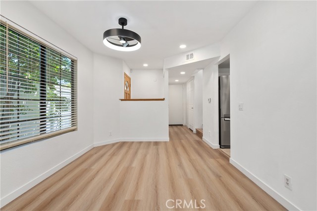 Detail Gallery Image 9 of 34 For 18435 Keswick #10,  Reseda,  CA 91335 - 2 Beds | 2/1 Baths