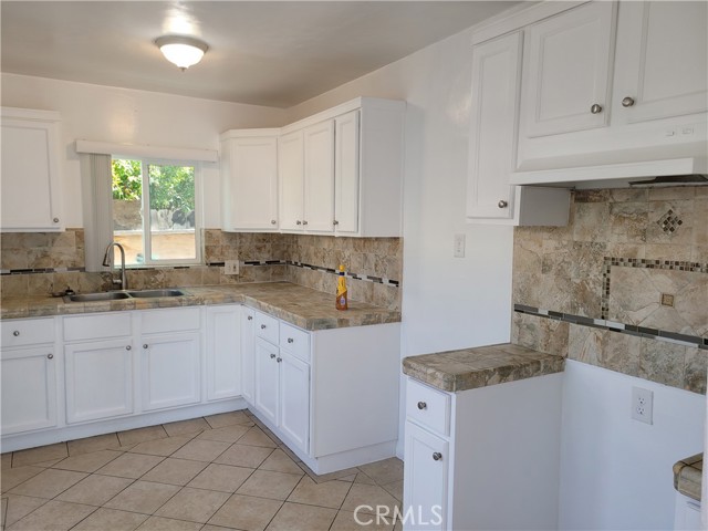 Detail Gallery Image 3 of 7 For 136 E R St, Wilmington,  CA 90744 - 2 Beds | 1 Baths