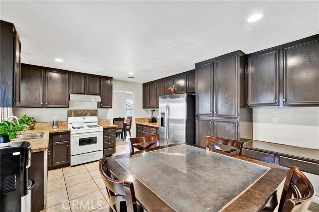 Detail Gallery Image 17 of 36 For 31755 Ridgeview, Lake Elsinore,  CA 92532 - 6 Beds | 3 Baths