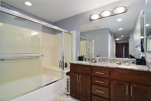 Detail Gallery Image 9 of 28 For 21301 Erwin St #523,  Woodland Hills,  CA 91367 - 2 Beds | 2 Baths