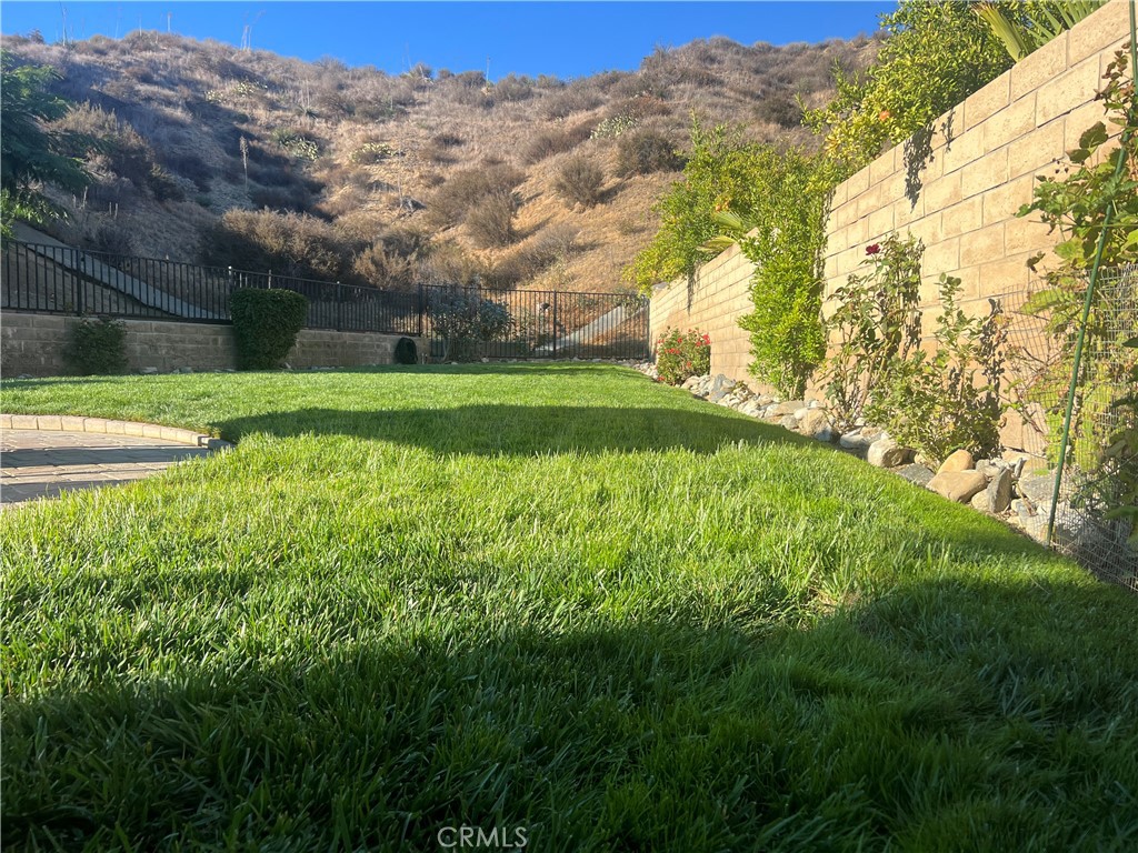 https://media.crmls.org/medias/f2c3d191-b11e-43b5-81ab-8296378e3632.jpg?preset=X-Large