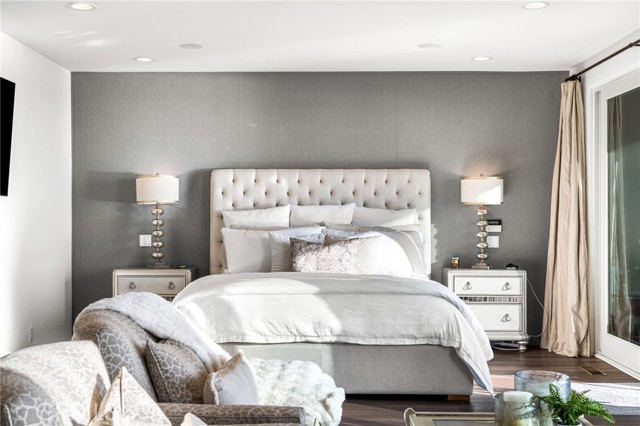 Detail Gallery Image 7 of 66 For 2301 Pacific Dr, Corona Del Mar,  CA 92625 - 4 Beds | 3/1 Baths