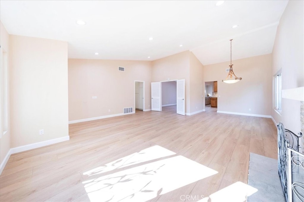 12727 Benavente - photo 18