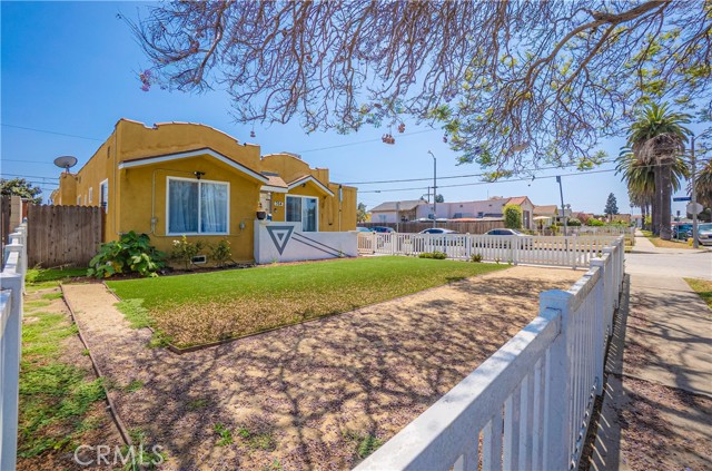 764 W 107th Street, Los Angeles CA: https://media.crmls.org/medias/f2c4d0e6-de12-4400-8e7b-a64f00d82017.jpg