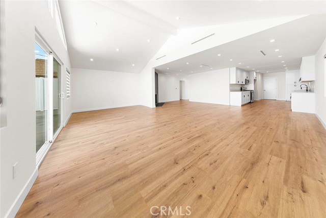 Detail Gallery Image 3 of 12 For 14727 Leadwell, Van Nuys,  CA 91405 - 3 Beds | 2/1 Baths