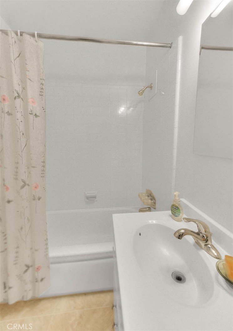 https://media.crmls.org/medias/f2c5d36b-e21a-45e2-a76b-fe4377ba4809.jpg?preset=X-Large