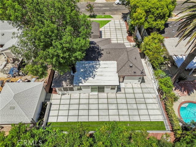 Detail Gallery Image 27 of 32 For 19120 Bessemer St, Tarzana,  CA 91335 - 4 Beds | 3 Baths