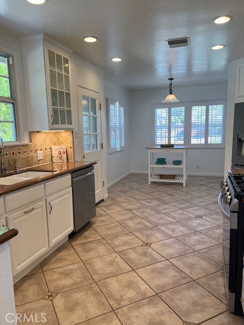 713 Andover, Burbank CA: https://media.crmls.org/medias/f2c6a162-7065-443f-93f2-13eacaa6e5eb.jpg