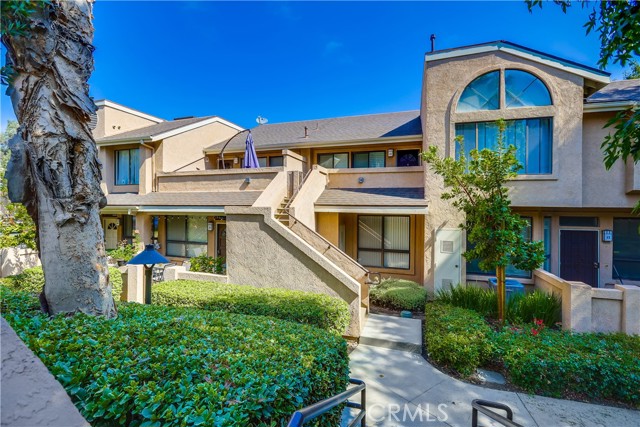 Detail Gallery Image 2 of 47 For 155 N Singingwood St #34,  Orange,  CA 92869 - 2 Beds | 2 Baths