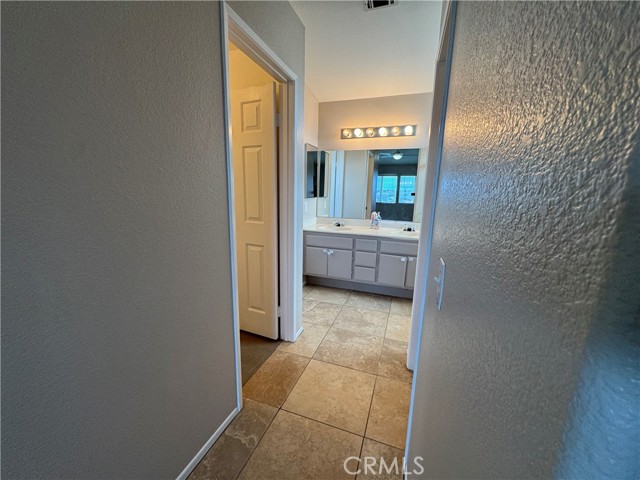 19004 Ivanpah Way, Apple Valley CA: https://media.crmls.org/medias/f2c6bb0e-f8fd-4f7a-95ba-ced28a1e1bef.jpg