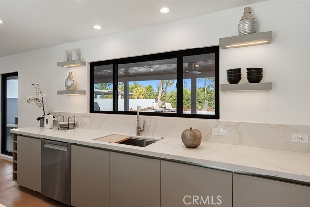 Detail Gallery Image 14 of 57 For 5630 Blanco Ave, Woodland Hills,  CA 91367 - 4 Beds | 4/1 Baths