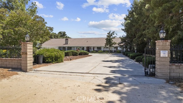 2556 W Avenue N 4, Palmdale CA: https://media.crmls.org/medias/f2ca88a9-9422-40a2-b257-4cfa6b72b840.jpg