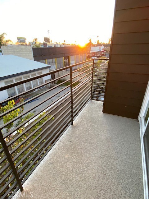 Detail Gallery Image 11 of 19 For 8348 N Canby Pl, Northridge,  CA 91325 - 3 Beds | 3/1 Baths