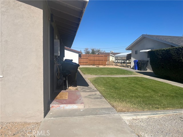 14703 MESA DR, Victorville CA: https://media.crmls.org/medias/f2cc8cc2-48ae-4af1-bcba-1083a0e034ea.jpg