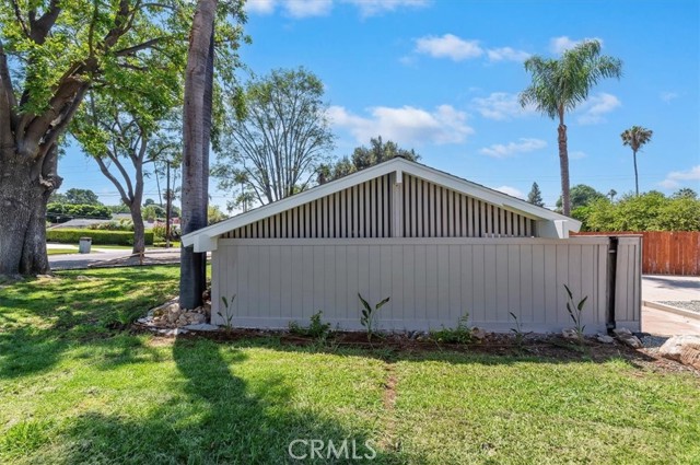 Detail Gallery Image 9 of 41 For 2111 Elsinore Rd, Riverside,  CA 92506 - 3 Beds | 2/1 Baths