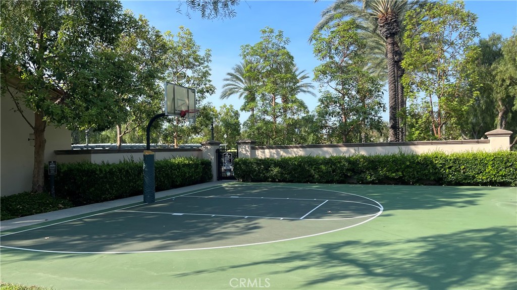 https://media.crmls.org/medias/f2cd2e98-c684-455c-b717-3a4a55da460c.jpg?preset=X-Large