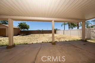 https://media.crmls.org/medias/f2cdaa6b-fd75-4b8c-ade6-0f497b86b913.jpg?preset=X-Large