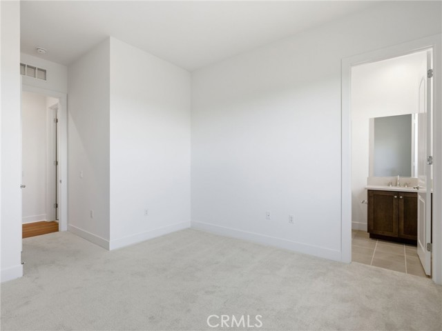 Detail Gallery Image 34 of 36 For 24150 W Corte Zafiro, Valencia,  CA 91354 - 4 Beds | 4/1 Baths