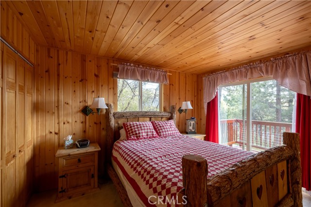 43897 Yosemite Drive, Big Bear Lake CA: https://media.crmls.org/medias/f2cde03b-fa25-43d8-8bab-e6b6664d5601.jpg