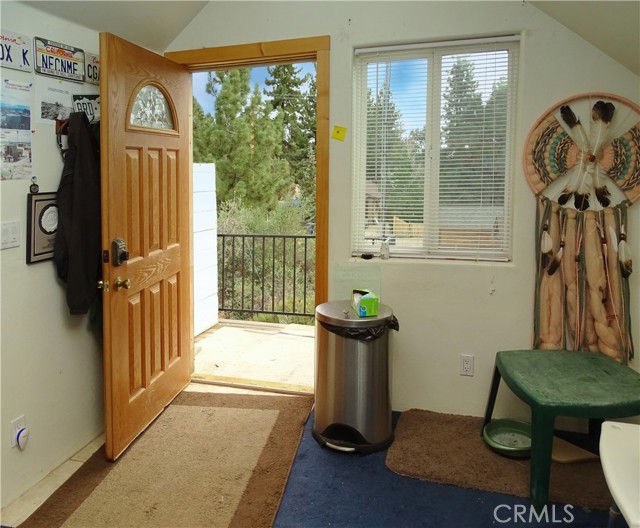Detail Gallery Image 32 of 41 For 2097 Fox Ln, Big Bear City,  CA 92314 - 4 Beds | 3/1 Baths