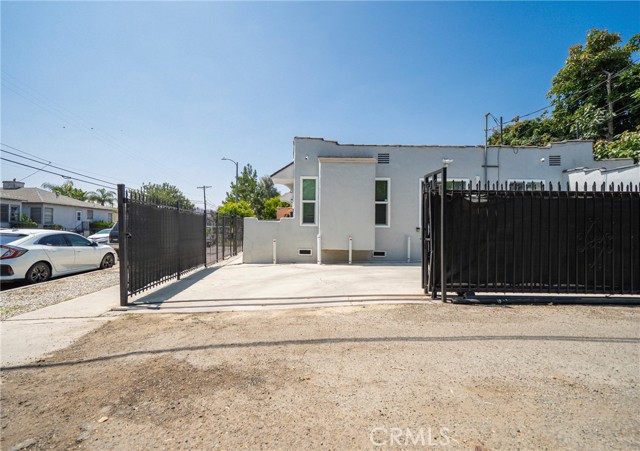 8217 Towne Avenue, Los Angeles CA: https://media.crmls.org/medias/f2ceea88-3b61-4230-a377-2583d432b539.jpg