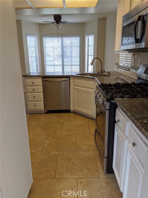 2002 Springcreek Circle, Upland CA: https://media.crmls.org/medias/f2cfb0ca-7169-43f3-b6ea-a0ec2c6422fc.jpg