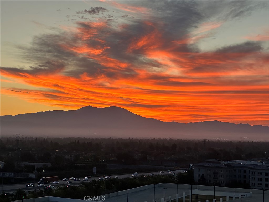 https://media.crmls.org/medias/f2cfcf62-31b0-48ab-87cf-94a4d376b8e3.jpg?preset=X-Large
