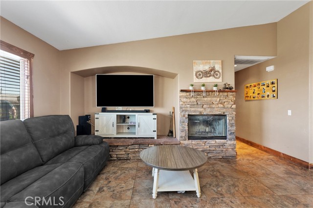 Detail Gallery Image 4 of 28 For 13190 Dos Palmas Rd, Victorville,  CA 92392 - 3 Beds | 2 Baths