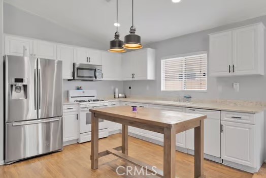 Detail Gallery Image 4 of 17 For 15784 Horizon Way, Adelanto,  CA 92301 - 3 Beds | 2 Baths