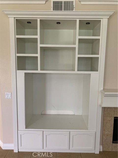 13568 Elk Ridge Court, Eastvale CA: https://media.crmls.org/medias/f2d1e182-048b-45bd-b48f-359ee87192b1.jpg
