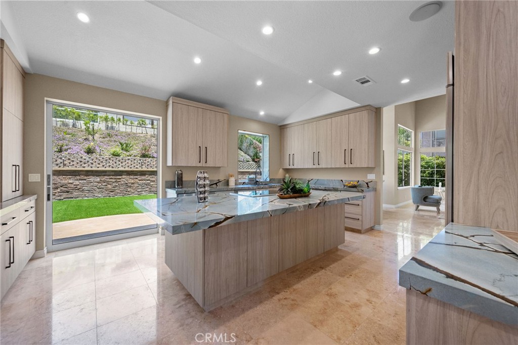 5 Vistamar Drive