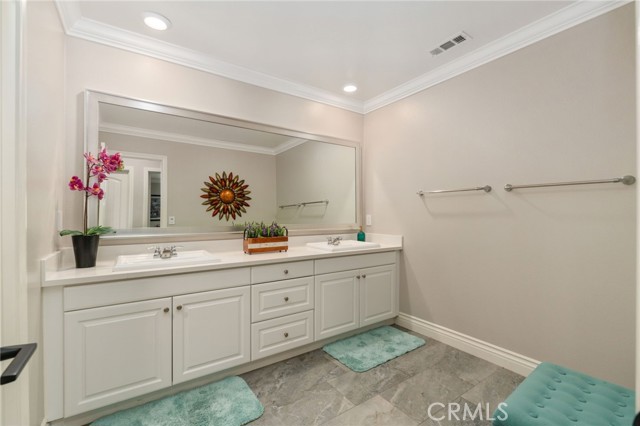 Detail Gallery Image 27 of 74 For 11562 Winnicut Ct, Jurupa Valley,  CA 91752 - 6 Beds | 4/1 Baths