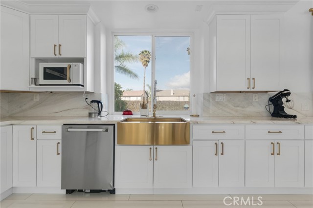 Detail Gallery Image 2 of 29 For 6997 Sale Ave, West Hills,  CA 91307 - 5 Beds | 3 Baths