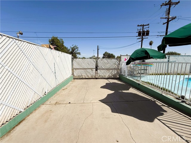 Detail Gallery Image 33 of 40 For 1320 White Ln, Bakersfield,  CA 93307 - 4 Beds | 2 Baths