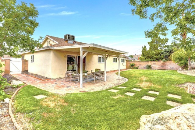 27142 Langside Avenue, Canyon Country CA: https://media.crmls.org/medias/f2d3273d-06c5-432a-bdce-7b806075ff44.jpg