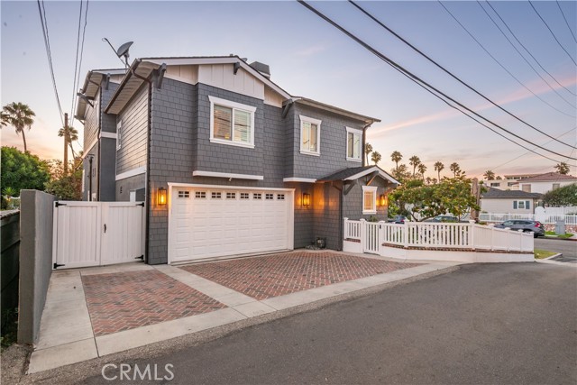 202 Avenue H, Redondo Beach CA: https://media.crmls.org/medias/f2d37a45-da67-4805-aea9-1255255a3219.jpg