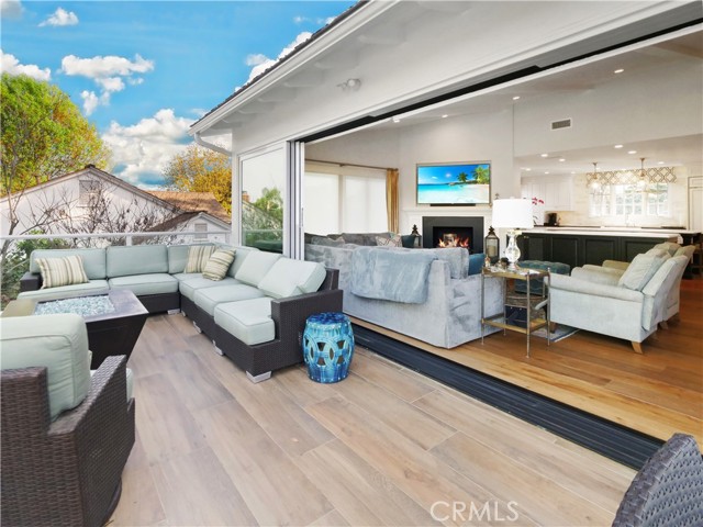 Balcony to living area