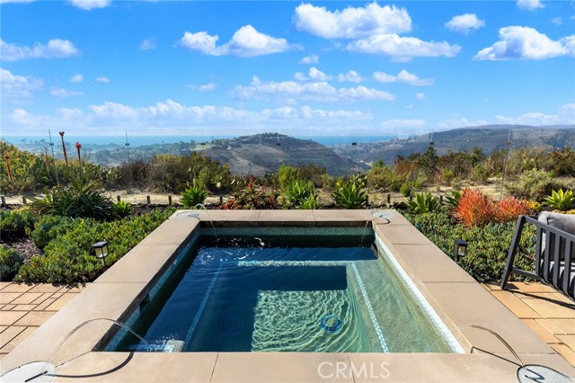 3355 Alta Laguna Boulevard, Laguna Beach CA: https://media.crmls.org/medias/f2d4cb83-1f40-43ae-b783-c061c52cb5f6.jpg