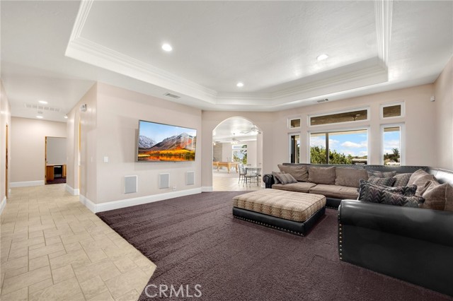 8277 Macron Street, Oak Hills CA: https://media.crmls.org/medias/f2d5273e-30c1-4fff-a6c0-08efd0d64118.jpg