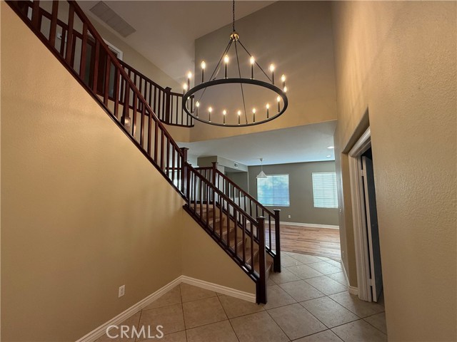 Detail Gallery Image 3 of 35 For 1783 Pinnacle Way, Upland,  CA 91784 - 4 Beds | 2/1 Baths