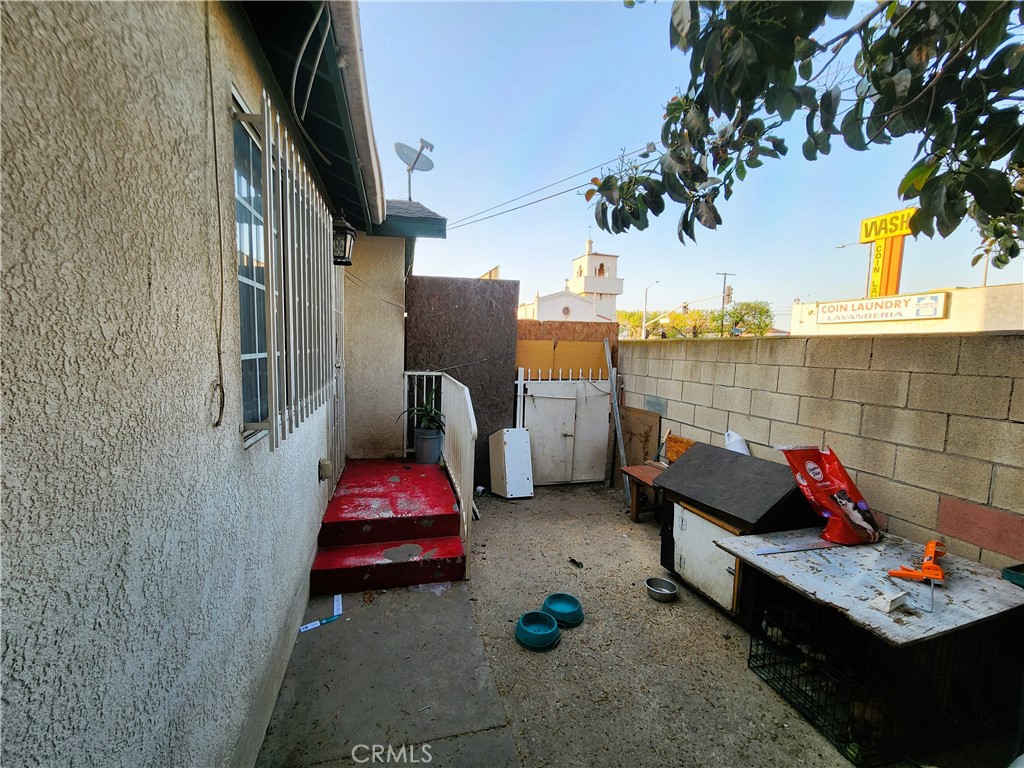 https://media.crmls.org/medias/f2d7193c-15f9-4884-9713-b291d8e68d70.jpg?preset=X-Large