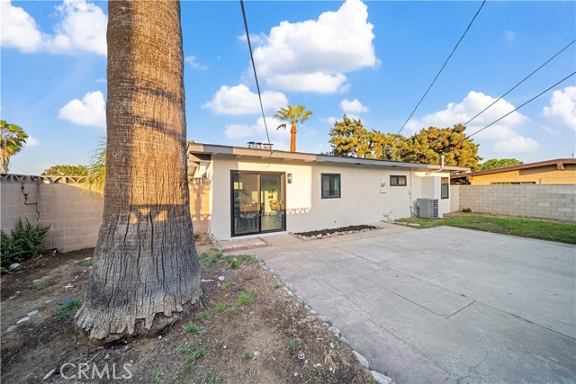 957 N Jasmine Avenue, Ontario CA: https://media.crmls.org/medias/f2d7b690-b66e-4522-8c15-32179d21117c.jpg